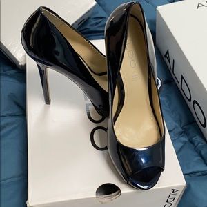 Navy peep toe pumps